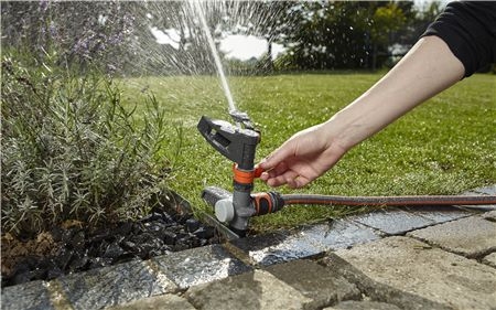 GARDENA 8135-20 Premium Impuls-, Kreis- und Sektorenregner auf Kunststoffschlitten