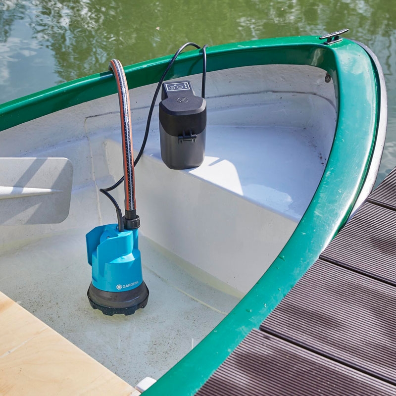 GARDENA 14600-20 Akku-Klarwasser-Tauchpumpe 2000/2 18V P4A Set