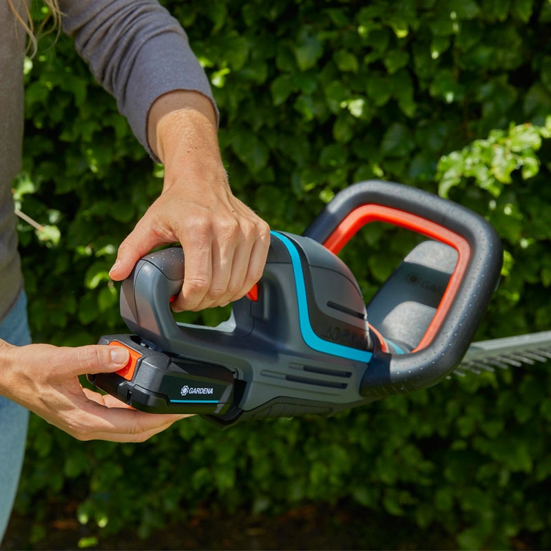 GARDENA 14730-55 Akku-Heckenschere ComfortCut 50/18V-P4A solo