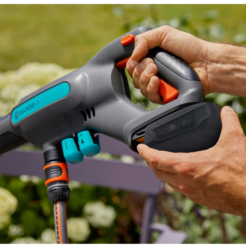 GARDENA 14800-20 Akku-Mitteldruckreiniger AquaClean 24/18V P4A Ready-To-Use Set