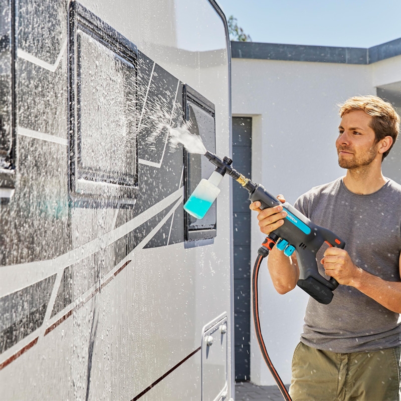 GARDENA 14800-20 Akku-Mitteldruckreiniger AquaClean 24/18V P4A Ready-To-Use Set