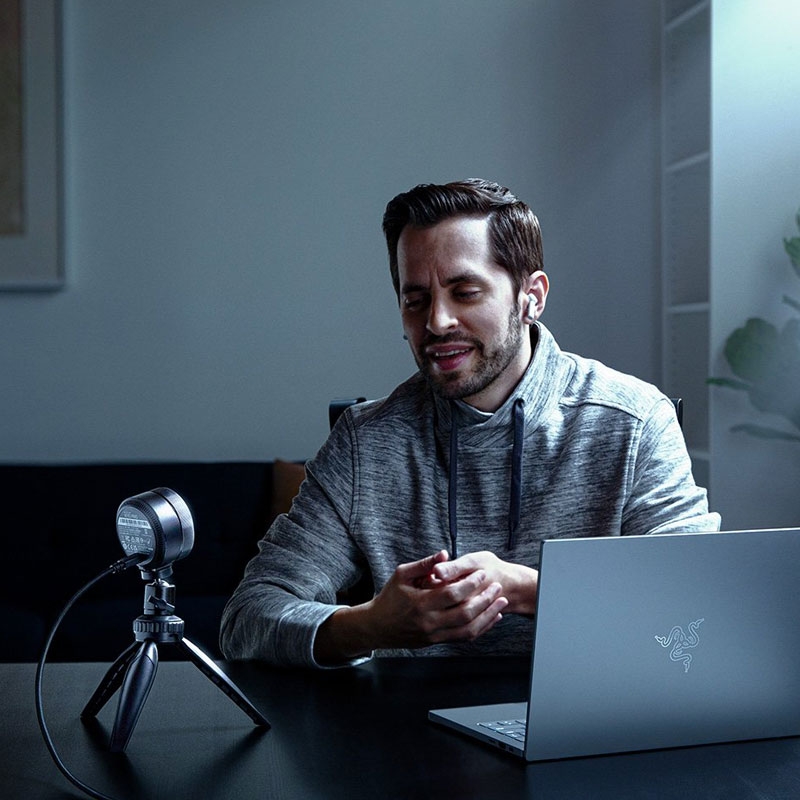 Razer Kiyo Pro USB Streaming Kamera mit Hochleistungslichtsensor und Ständer