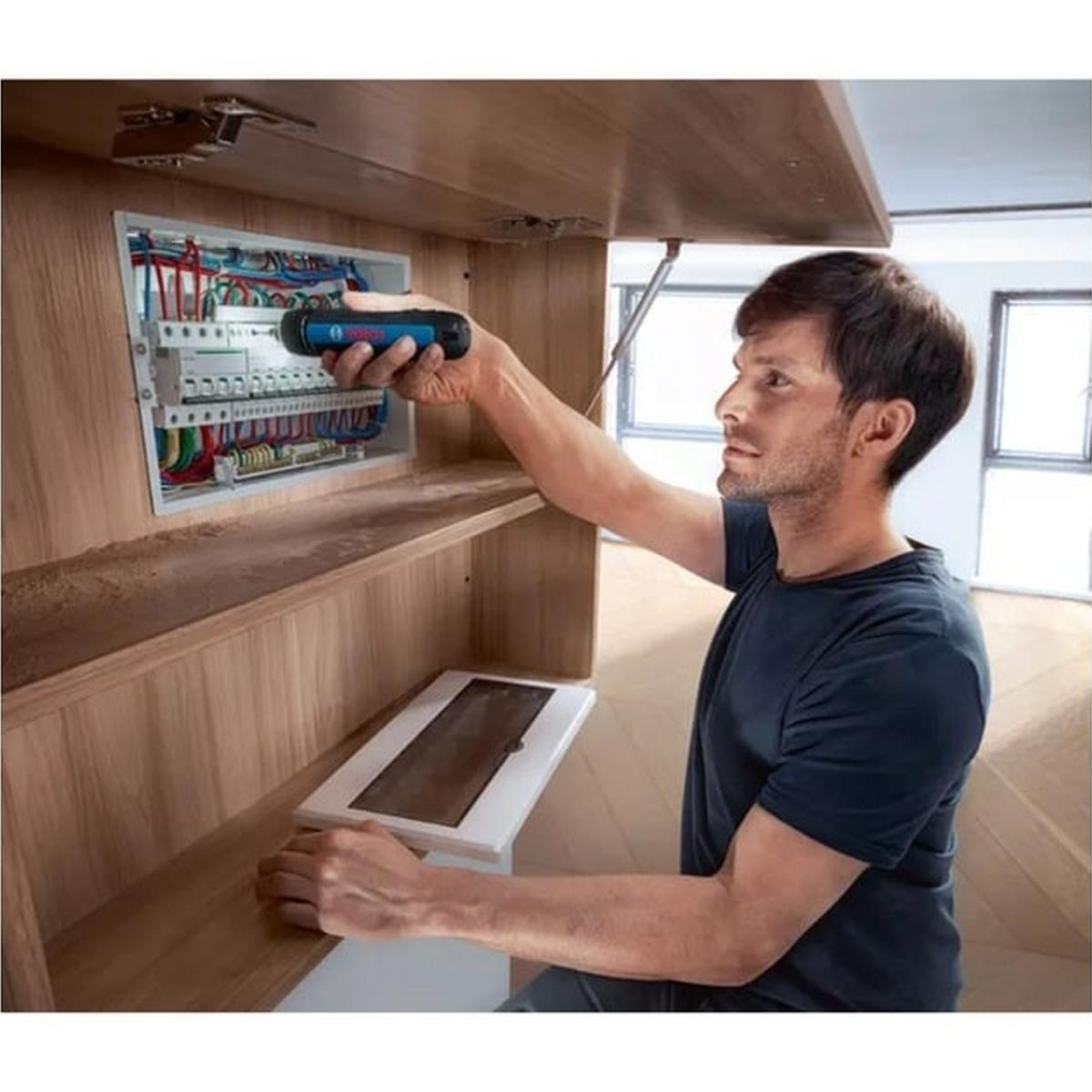 Bosch Professional GO 3 Akkuschrauber (mit 8-teiligem Bit-Set, Mini-Koffer)