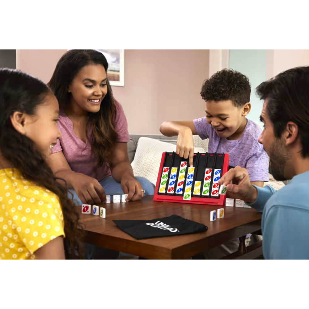 Mattel Games Uno Quatro Steine nach Farben oder Zahlen sortieren