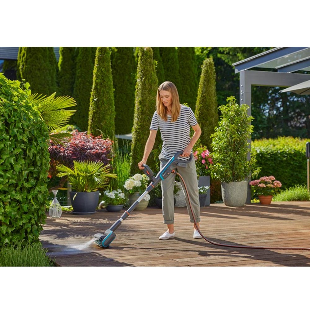 GARDENA 14842-20 Akku-Multi-Reiniger AquaBrush Universal 04/18V P4A Ready-To-Use Set