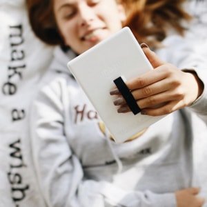 Happy Strappy Smartphone Fingerhalter weiss